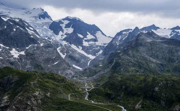 険しい山道