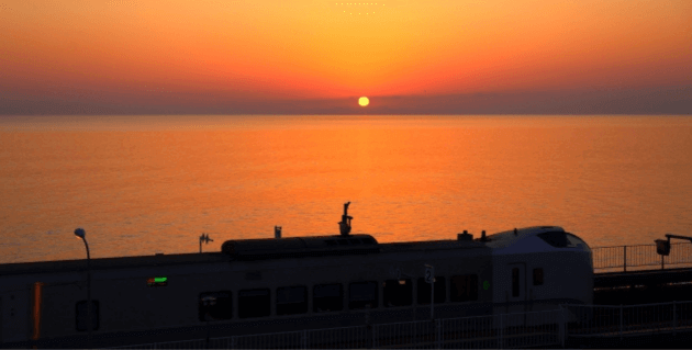 夕暮れの北舟岡駅