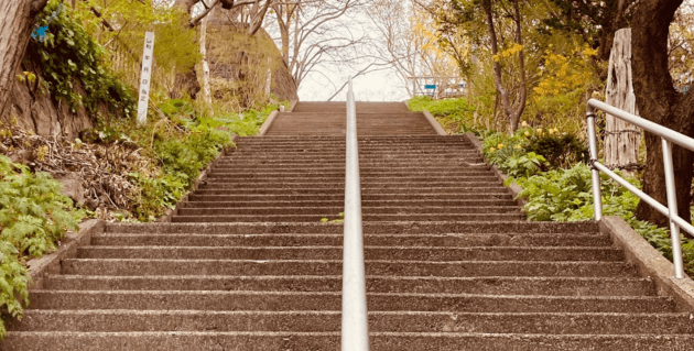 室蘭八幡宮へ続く石段