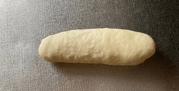 軽く転がして伸ばした生地