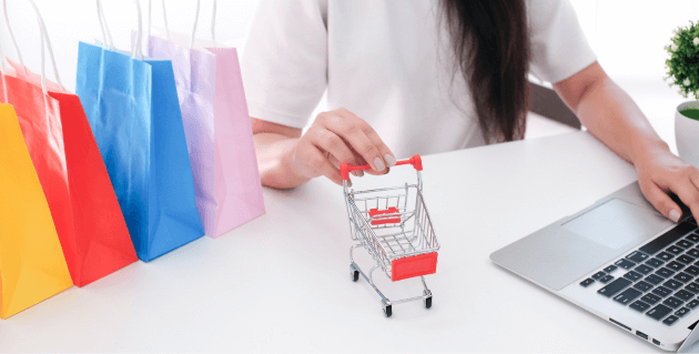 ネット通販を利用する女性