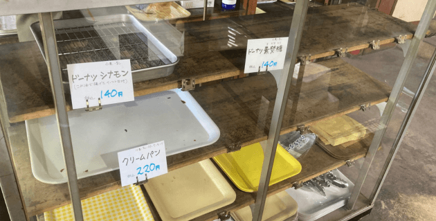 マルコーブのドーナツ棚