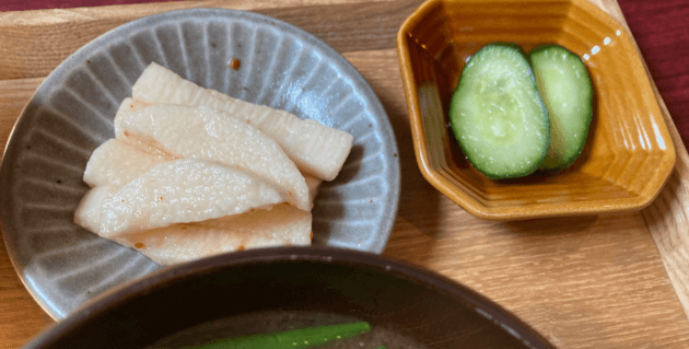 まんぷくセットの小鉢と漬物