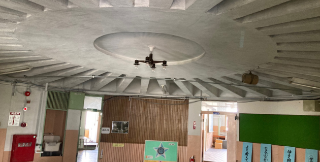 絵鞆小学校の体育館棟の中央