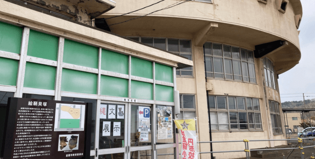 絵鞆小学校の入口