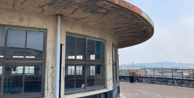 絵鞆小学校の屋上の景色