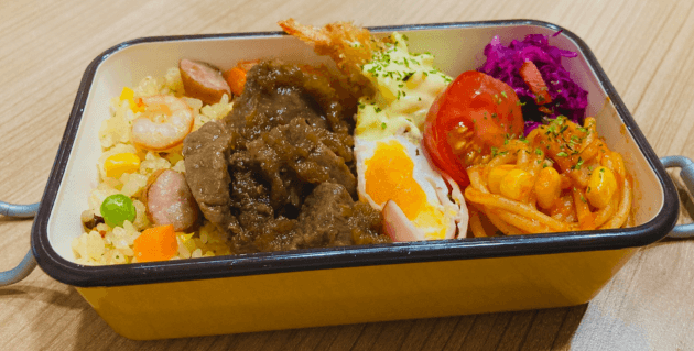 四角の弁当箱