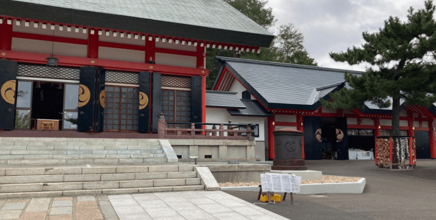 住吉神社拝殿横