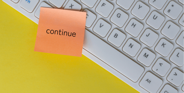 パソコンのキーボードに付箋