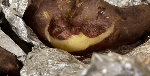 押すとつぶれる焼いも