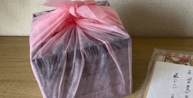 福袋おせちピンク色の包み